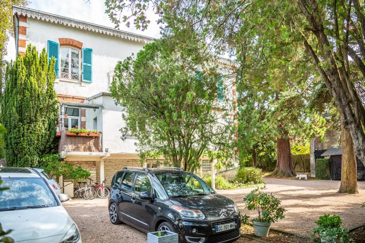 L'Oustal Bed and Breakfast Μπουρζ Εξωτερικό φωτογραφία