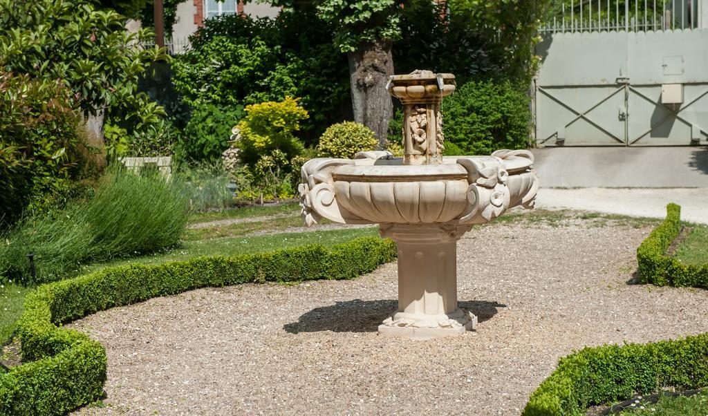 L'Oustal Bed and Breakfast Μπουρζ Εξωτερικό φωτογραφία