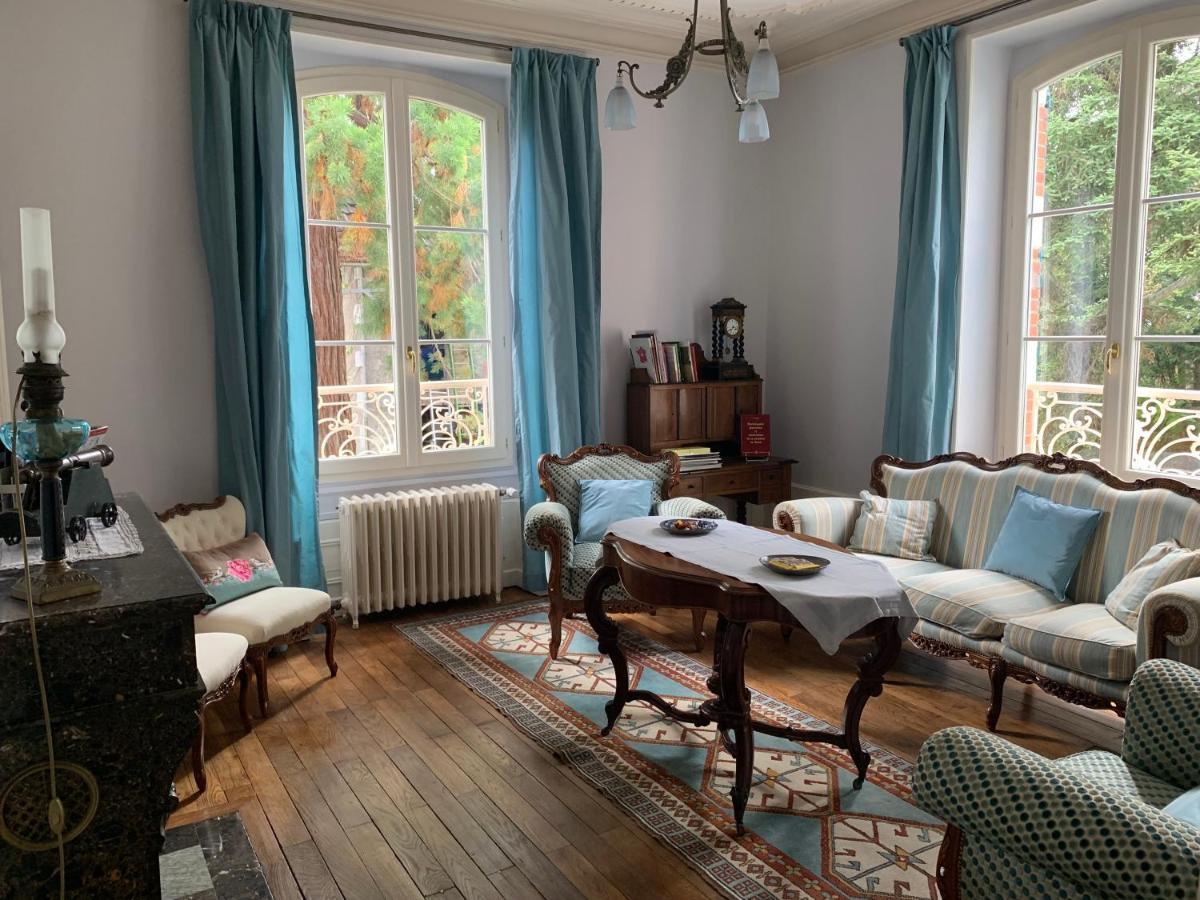 L'Oustal Bed and Breakfast Μπουρζ Εξωτερικό φωτογραφία